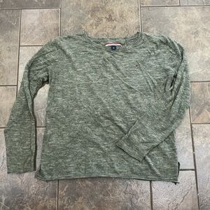 💰Make an offer, bundle and save💰 Tommy Hilfiger Olive Long Sleeve Top